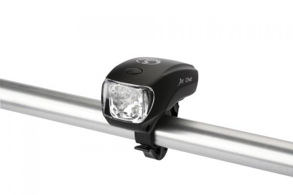 Na zdjęciu widnieje produkt Lampka przednia DeOne 24 lm czarna