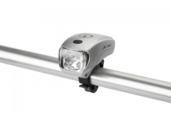 Na zdjęciu widnieje produkt Lampka przednia DeOne 24 lm srebrna